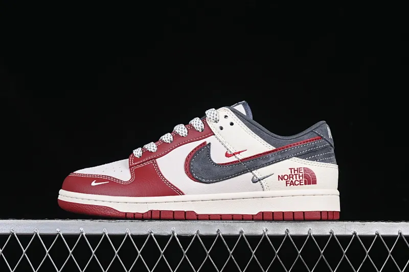 All Categories Nk SB Dunk Series Nk SB Dunk Low High-end Customized Low-top Sneakers Nk SB Dunk Low North Face Co-branded Zhuba Gray Red Hook Anniversary High-end Customized Low-top Casual Sneakers DM6868-042